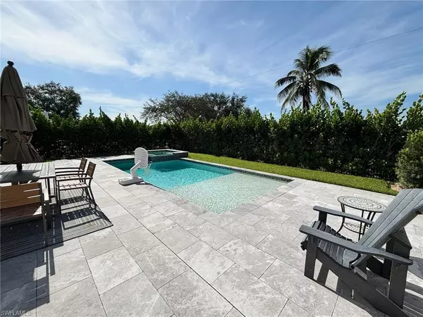 9675 7th ST, Naples, FL 34108