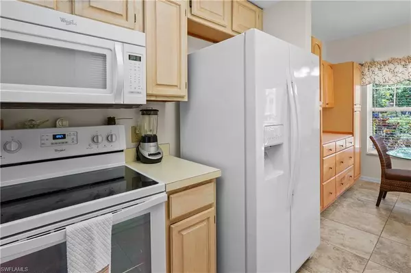 Bonita Springs, FL 34135,9851 Costa Mesa LN #302