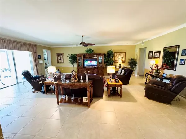 Naples, FL 34120,12038 Covent Garden CT #704