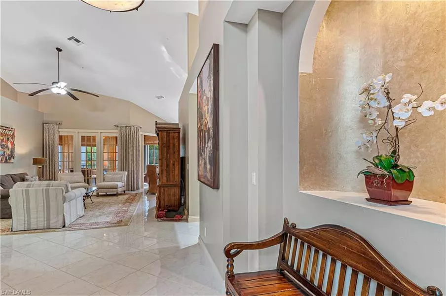 191 Colonade CIR, Naples, FL 34103