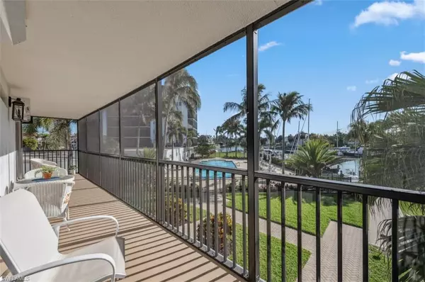 Naples, FL 34102,2170 Gulf Shore BLVD N #23W