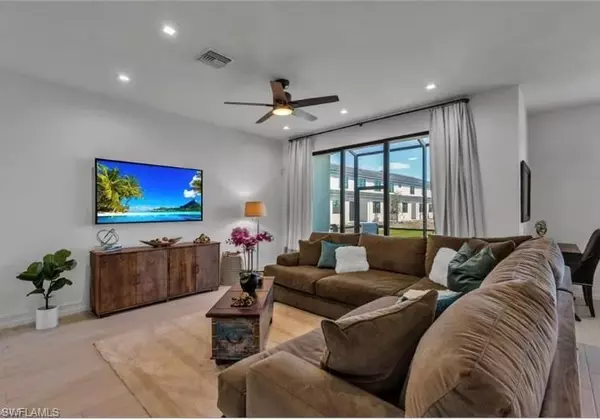 Naples, FL 34119,7580 Carnegie WAY