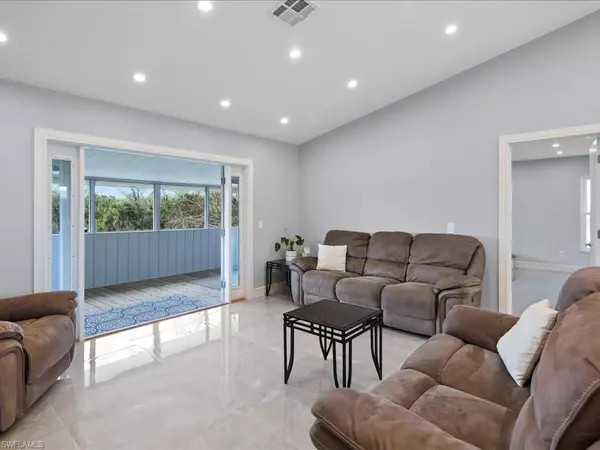 Naples, FL 34120,220 39th AVE NW