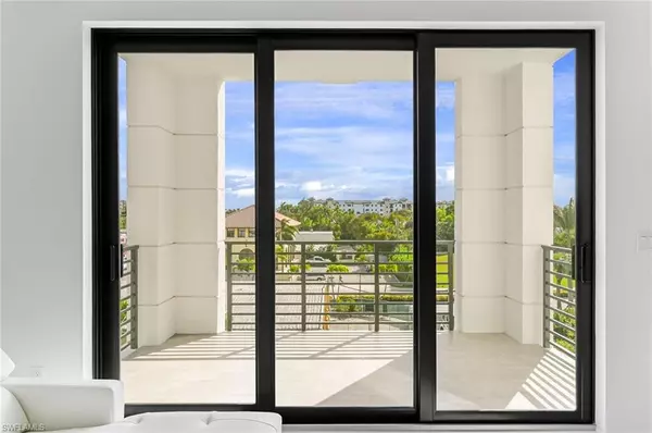 Naples, FL 34102,1111 Central #417S