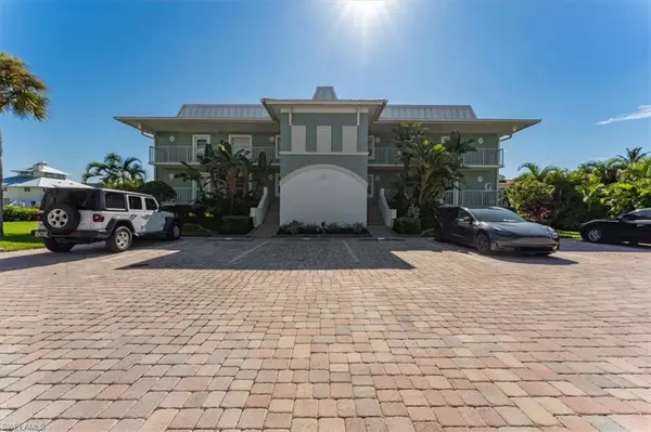Naples, FL 34102,1125 Little Neck CT #G63