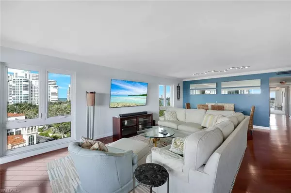 Naples, FL 34103,250 Park Shore DR #803