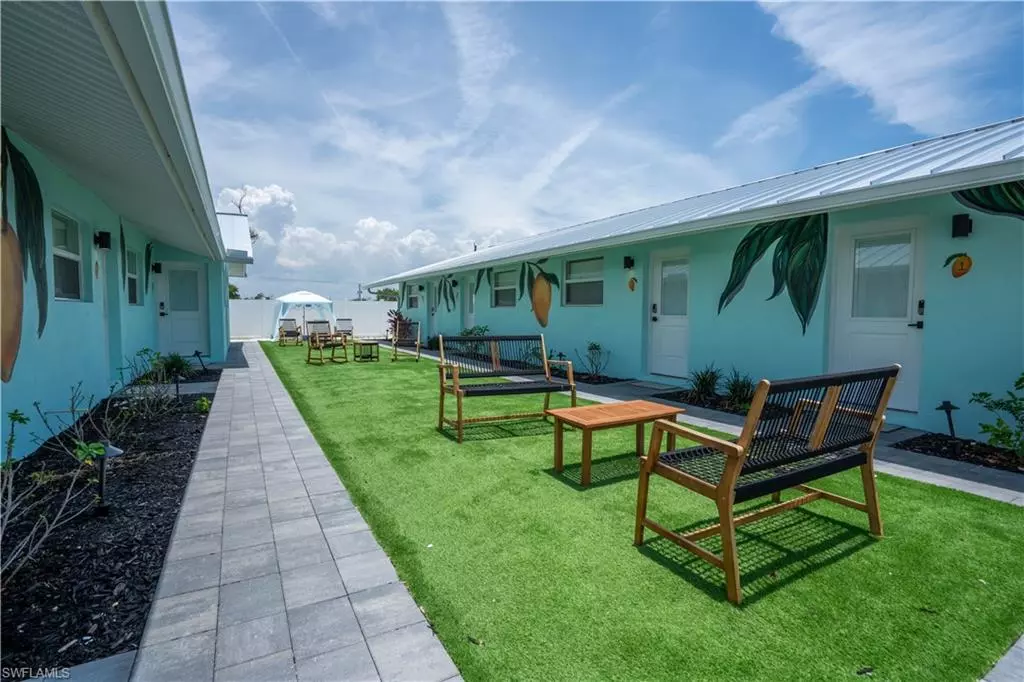 Fort Myers Beach, FL 33931,126 Mango ST