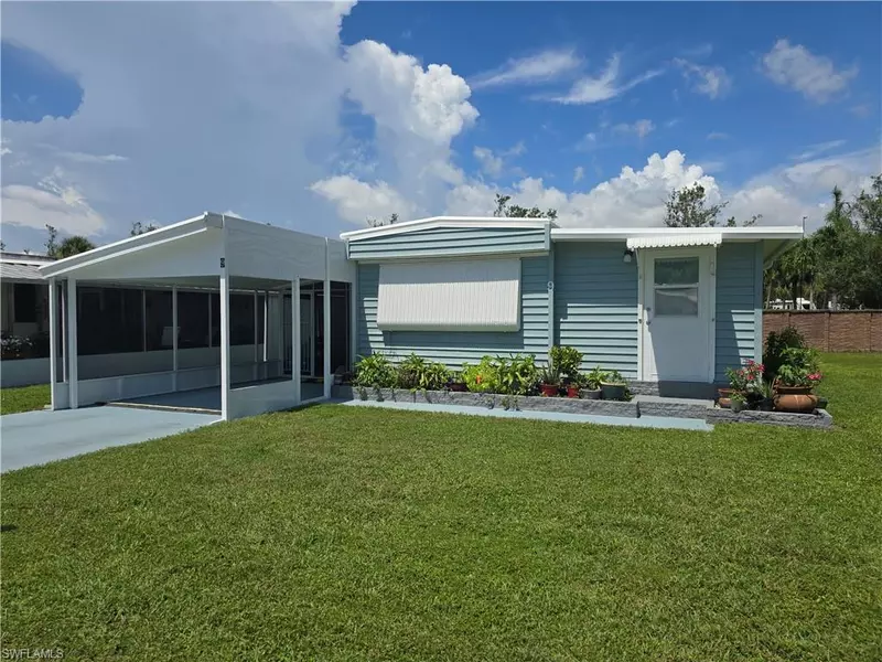 9 Moonstone CIR #M9, Naples, FL 34112