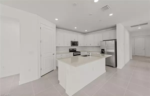 Bonita Springs, FL 34135,25555 Shoreline Gaze DR