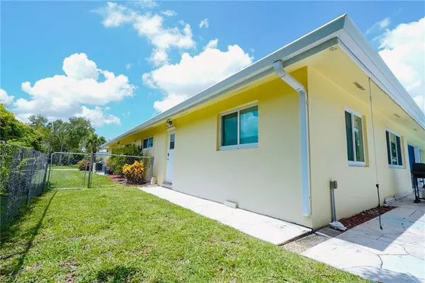 Fort Myers, FL 33919,1351 Oaklawn CT
