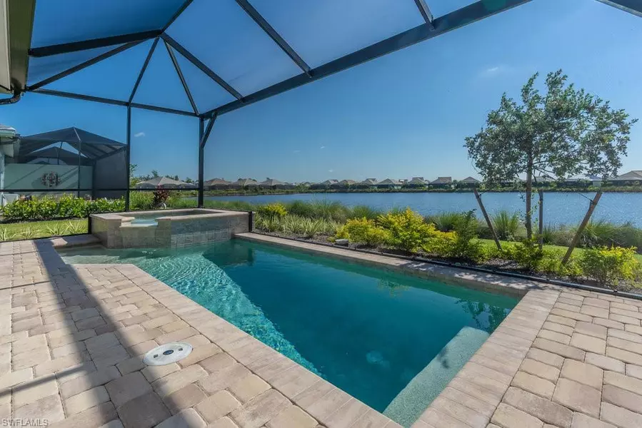 8888 Yucatan CT, Naples, FL 34112