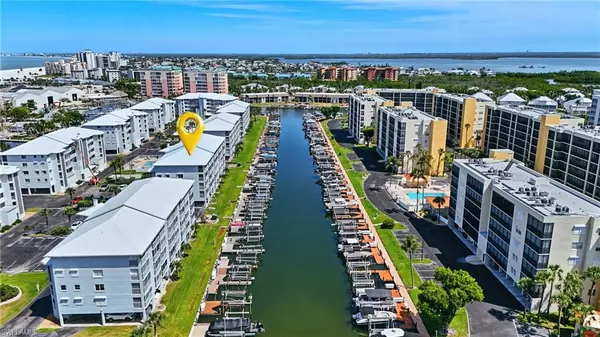 Fort Myers Beach, FL 33931,4521 Bay Beach LN #325