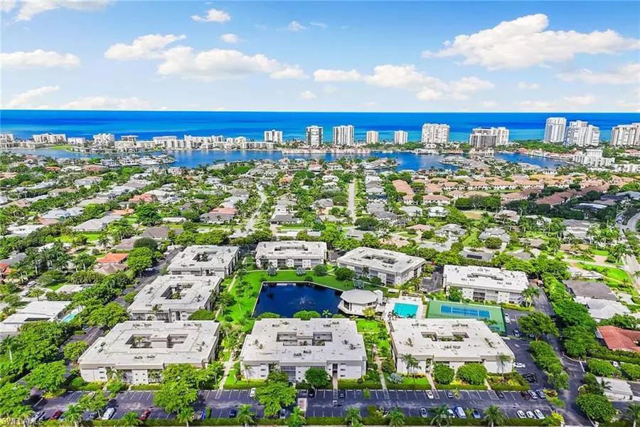 788 Park Shore DR #H20, Naples, FL 34103