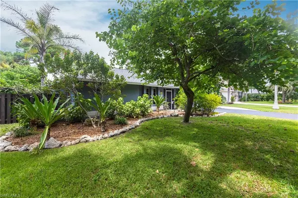 2667 River Reach DR, Naples, FL 34104