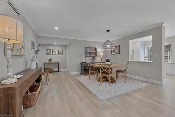 Naples, FL 34105,102 Clubhouse DR #375