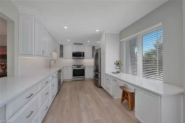 Naples, FL 34105,102 Clubhouse DR #375