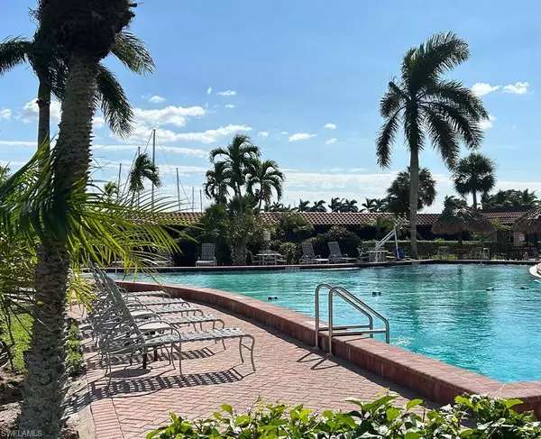 Naples, FL 34114,25000 E Tamiami TRL #F284