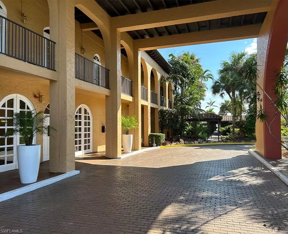 Naples, FL 34114,25000 E Tamiami TRL #F284