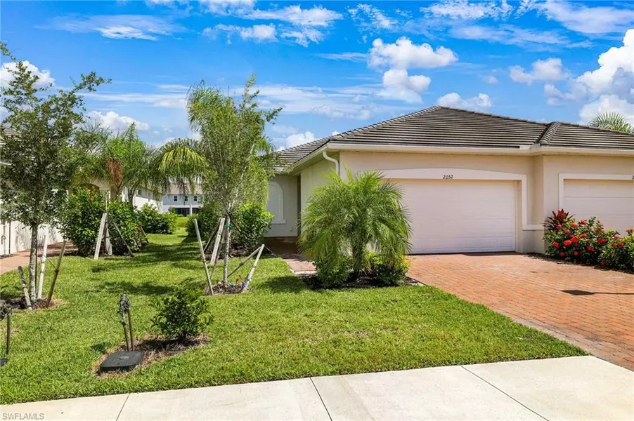 2052 Vermont LN, Naples, FL 34120