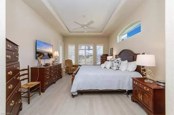 537 Wedgewood WAY, Naples, FL 34119