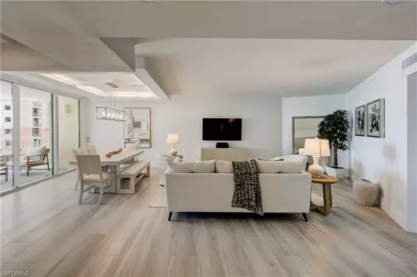 Marco Island, FL 34145,980 Cape Marco DR #706