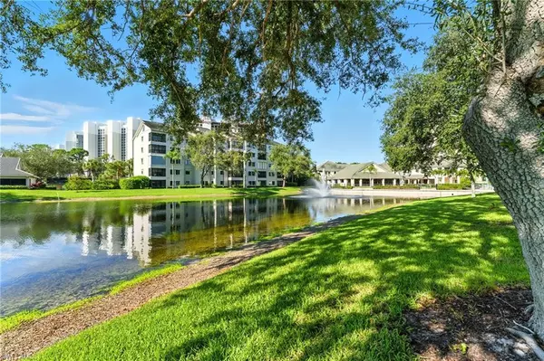 Naples, FL 34110,900 Arbor Lake DR #9-501