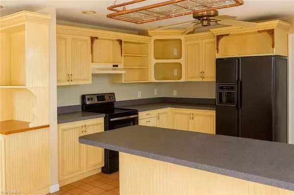 Naples, FL 34112,2662 Riverview DR