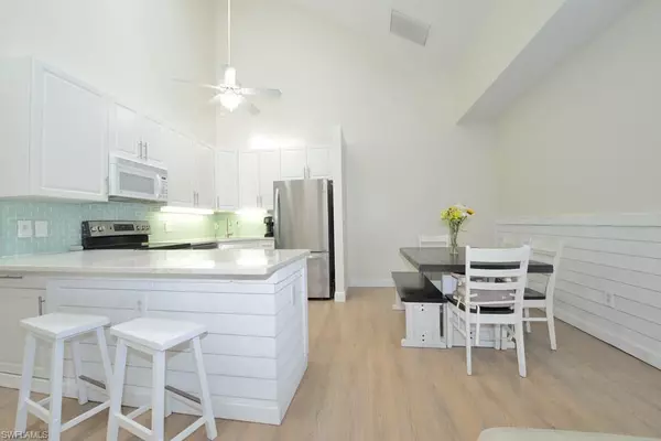 4325. Covey CIR #10 B, Naples, FL 34109