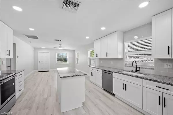 Naples, FL 34108,527 97th AVE N