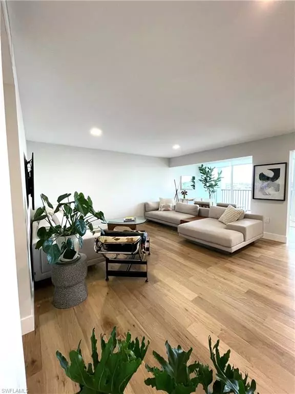 Naples, FL 34103,3500 Gulf Shore BLVD N #406