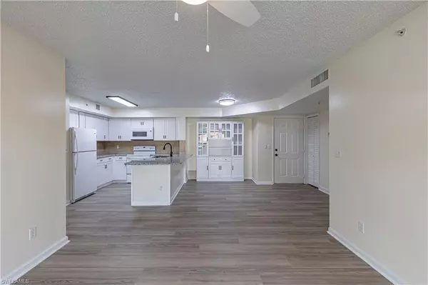 Naples, FL 34104,1275 Wildwood Lakes BLVD #203