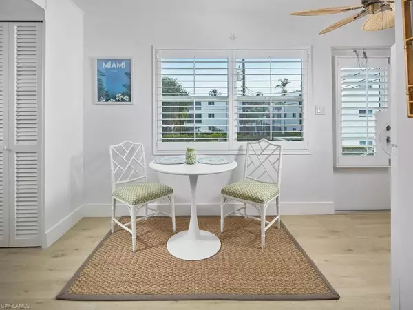 Naples, FL 34102,271 8th AVE S #271