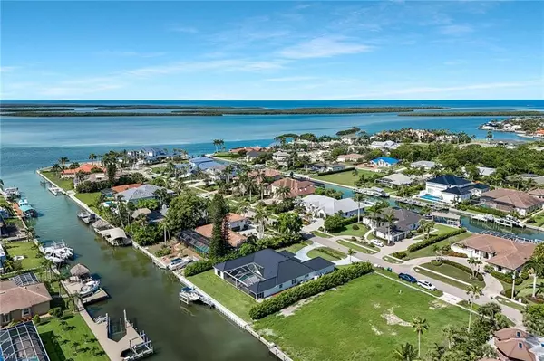 Marco Island, FL 34145,921 Scott DR