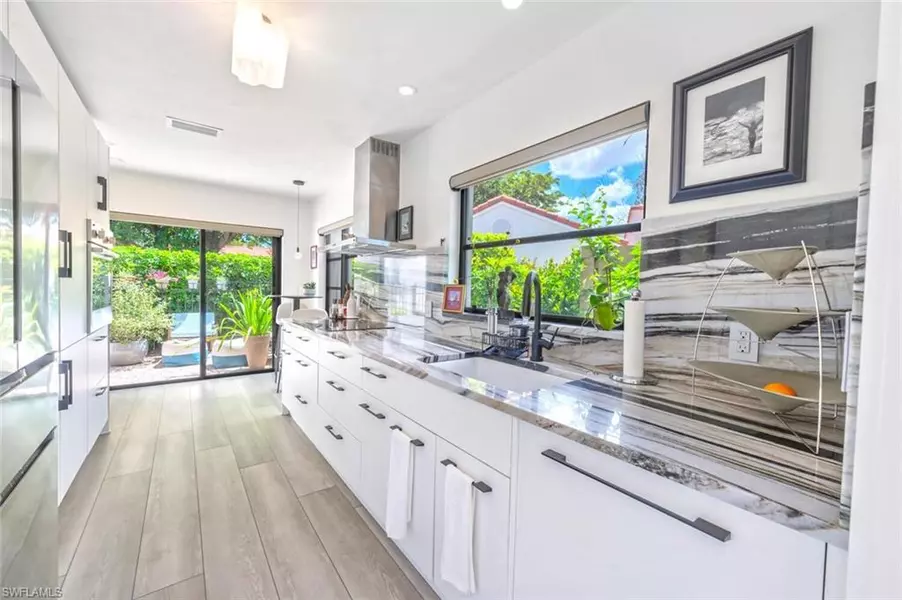 877 Reef Point CIR, Naples, FL 34108