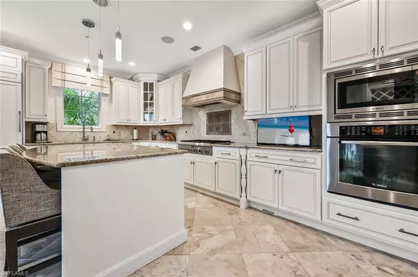 Naples, FL 34102,425 5th ST S #A