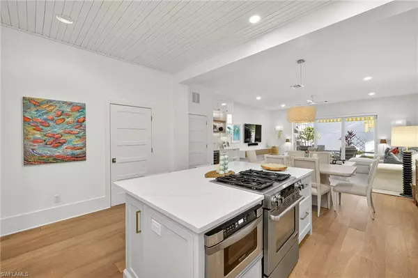 Naples, FL 34102,477 3rd AVE S #2