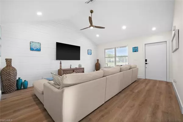 Naples, FL 34108,738 95th AVE N