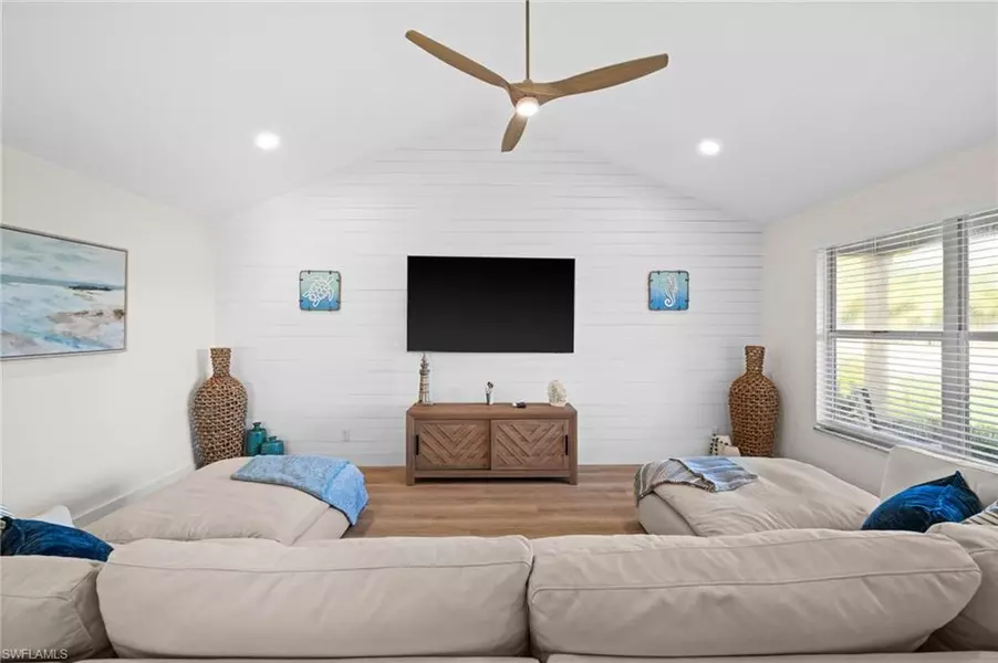 738 95th AVE N, Naples, FL 34108