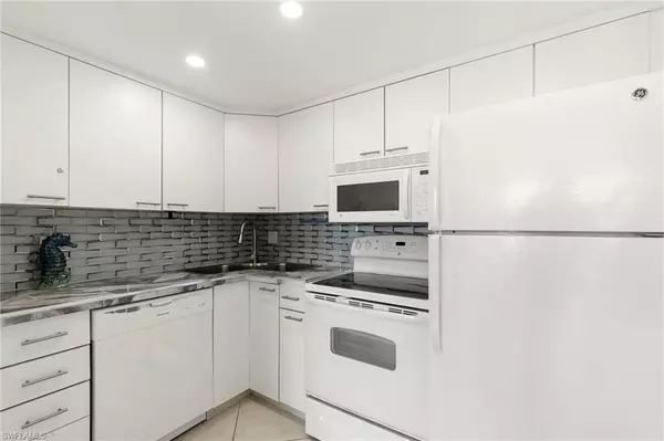 Marco Island, FL 34145,180 Seaview CT #414