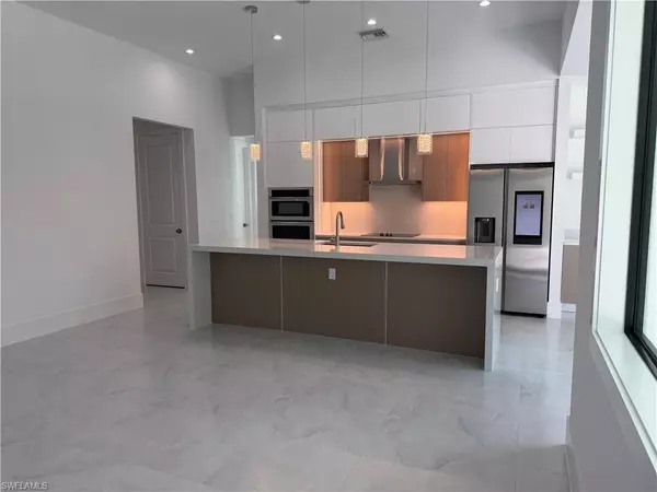 Naples, FL 34120,2420 29th AVE NE