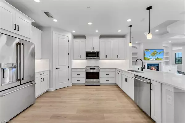 Naples, FL 34114,15328 Lucerna ST #102