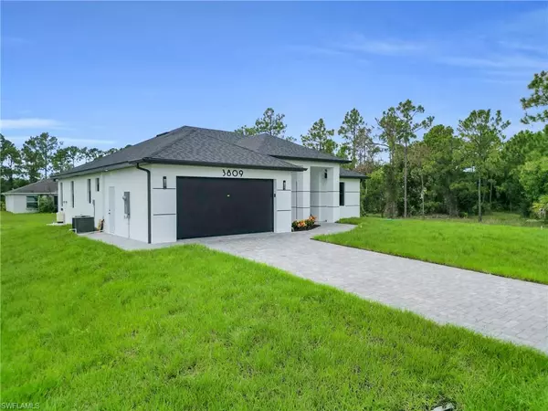 Lehigh Acres, FL 33971,3809 Sunset RD