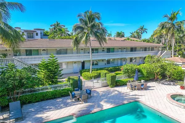 Naples, FL 34102,950 7th AVE S #14