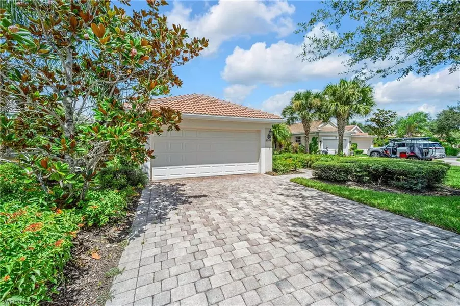 8749 Querce CT, Naples, FL 34114