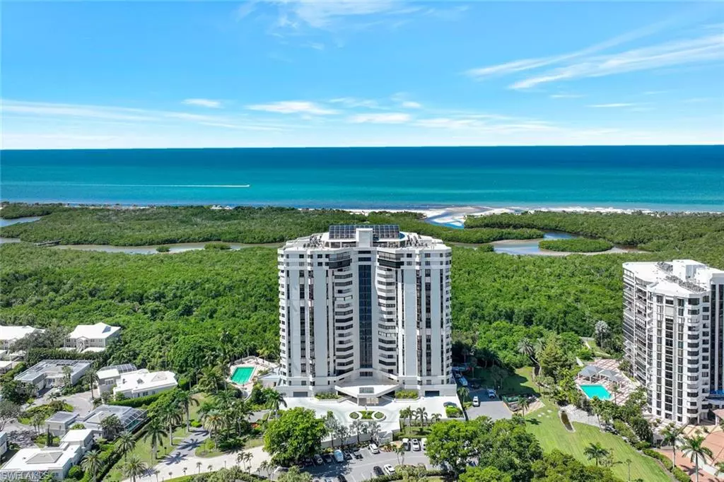 Naples, FL 34108,6001 Pelican Bay BLVD #202