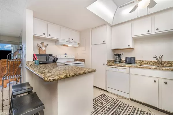 Naples, FL 34103,3443 Gulf Shore BLVD N #609