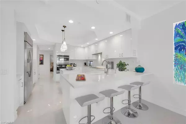 Naples, FL 34108,8665 Bay Colony DR #202