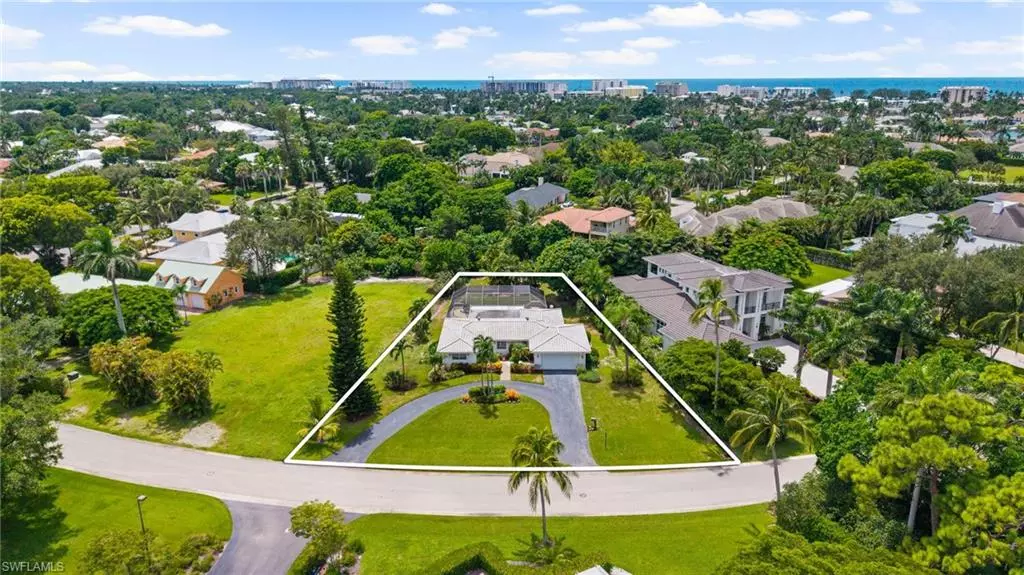 700 BOW LINE DR, Naples, FL 34103
