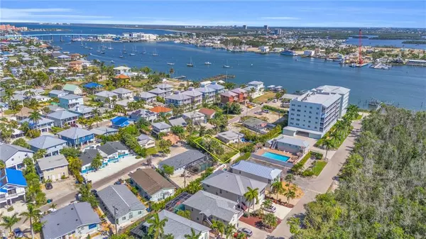 Fort Myers Beach, FL 33931,250 Fairweather LN