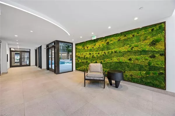 Naples, FL 34103,4031 Gulf Shore BLVD N #10C